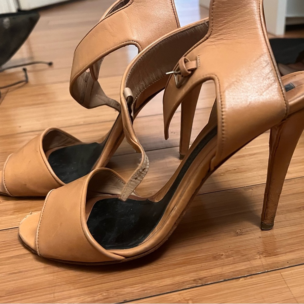 Narcisco Rodriguez tan leather sandals